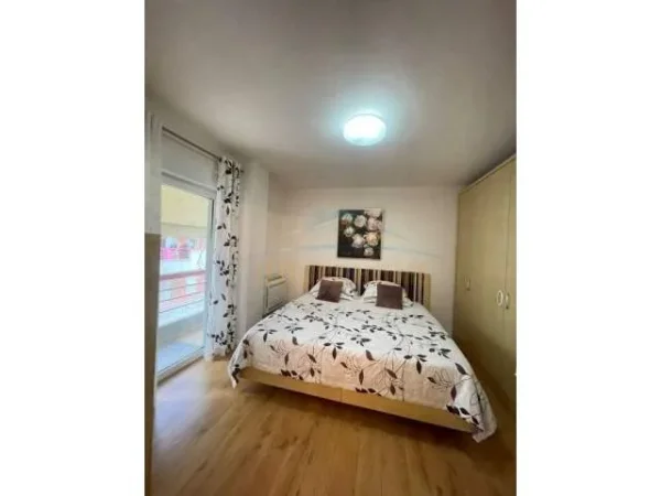 Tirane, jepet me qera apartament 2+1+BLK Kati 2, 90 m² 700 Euro (Kompleksik Kolombo)