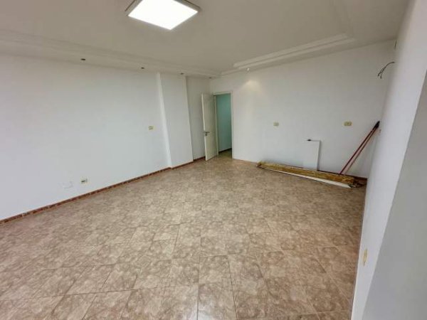 Tirane, jepet me qera zyre Kati 7, 130 m² 1100 Euro