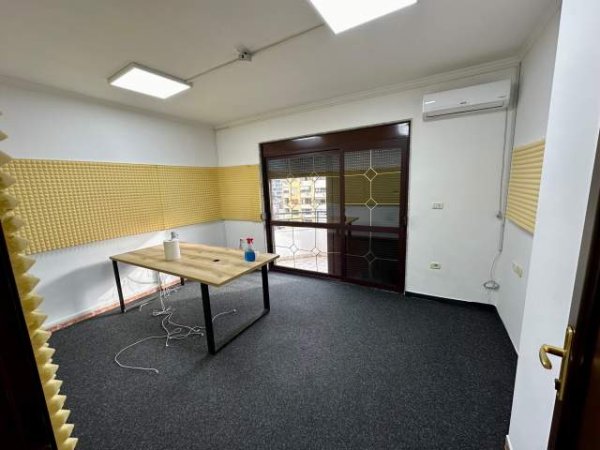 Tirane, jepet me qera zyre Kati 7, 130 m² 1100 Euro