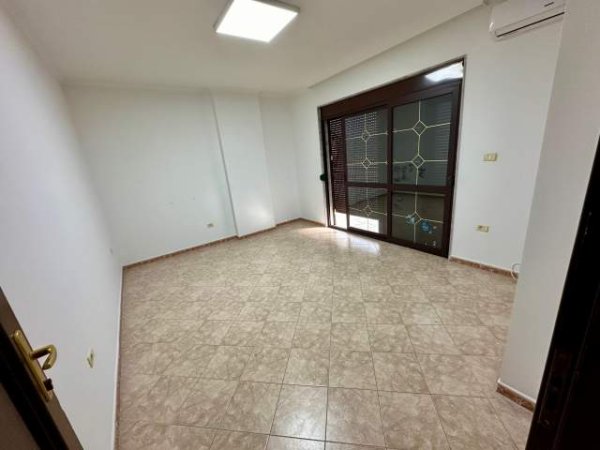 Tirane, jepet me qera zyre Kati 7, 130 m² 1100 Euro