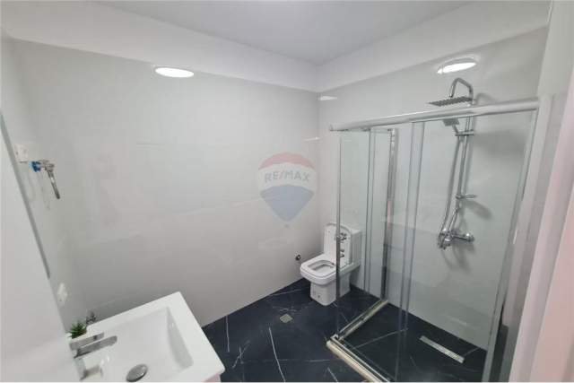 Tirane, shitet apartament 2+1+BLK 81 m² 152.000 Euro