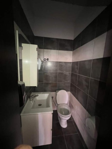 Tirane,Okazion.. shitet ambjent biznesi Kati 0, 60 m² 95.000 Euro ne Kamez