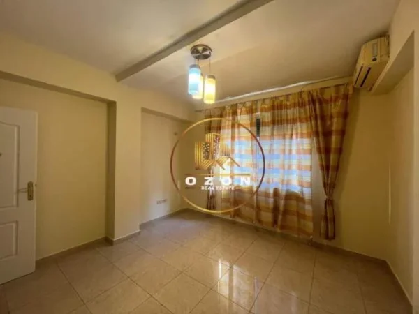 Tirane, jepet me qera apartament 3+1 Kati 6, 150 m² 1.000 Euro (Bllok)