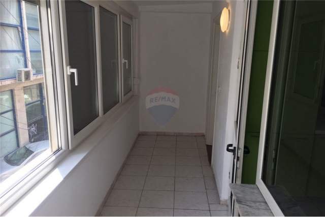 Tirane, jepet me qera zyre Kati 2, 85 m² 500 Euro (Sheshi Willson, Posta nr8)