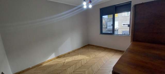 Tirane, jepet me qera apartament 2+1 Kati 3, 75 m² 42.000 Leke (Rruga e kavajes)