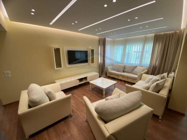 Tirane, jepet me qera apartament 2+1+BLK Kati 8, 140 m² 1.500 Euro (Bllok)