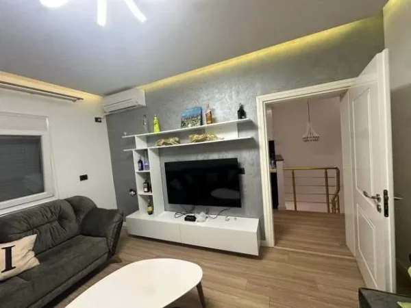 Tirane, jepet me qera apartament 1+1+A 70 m² 500 Euro (DON BOSKO)