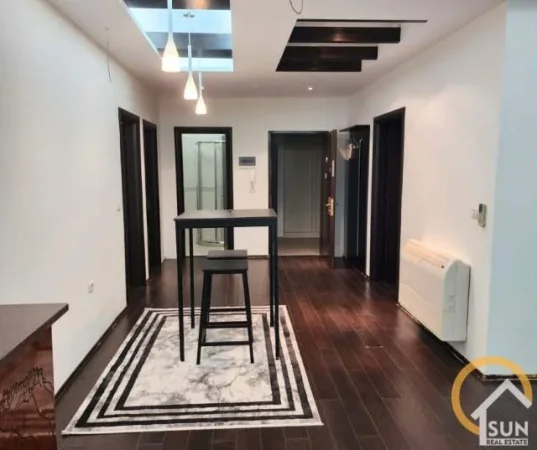 Shkoder, jepet me qera apartament 2+1+BLK Kati 9, 120 m² 400 Euro (BULEVARDI SKENDERBEU)