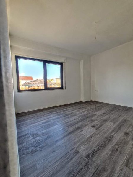 Tirane, jepet me qera 77 m² 450 Euro (Pazari i Ri)