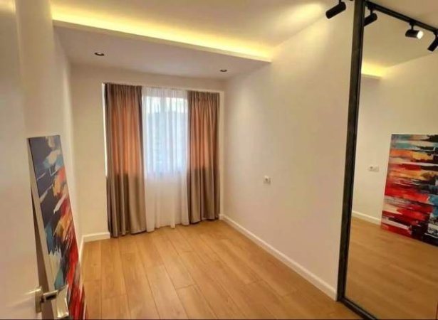 Tirane, shitet apartament 80 m² 152.000 Euro