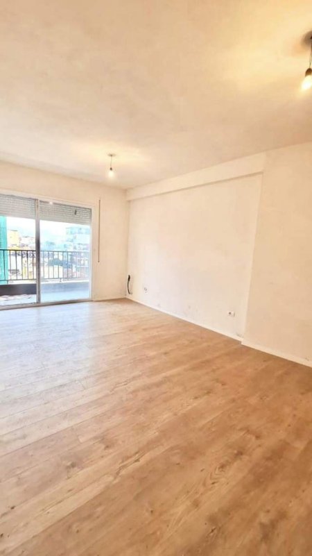 Tirane, shitet apartament 1+1 80 m² 145.000 Euro (Rruga Qemal Stafa)