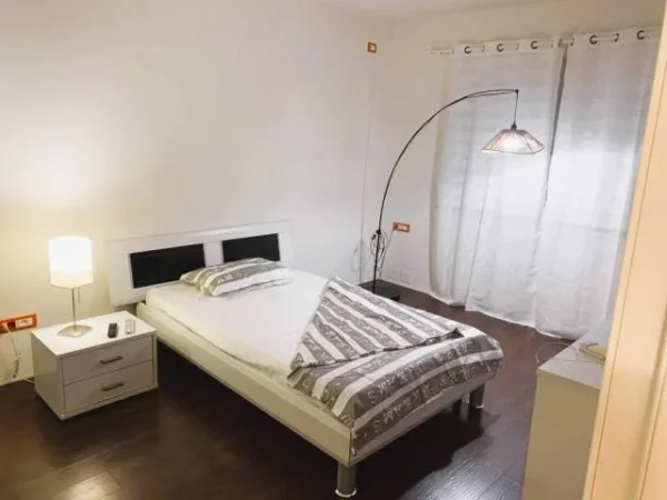 Tirane, jepet me qera apartament 2+1 Kati 5, 80 m² 800 Euro