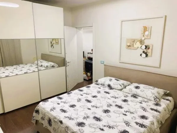 Tirane, jepet me qera apartament 2+1 Kati 5, 80 m² 800 Euro