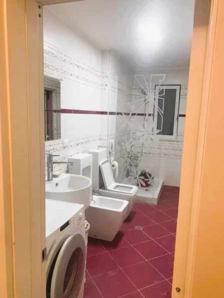 Tirane, jepet me qera apartament 2+1 Kati 5, 80 m² 800 Euro