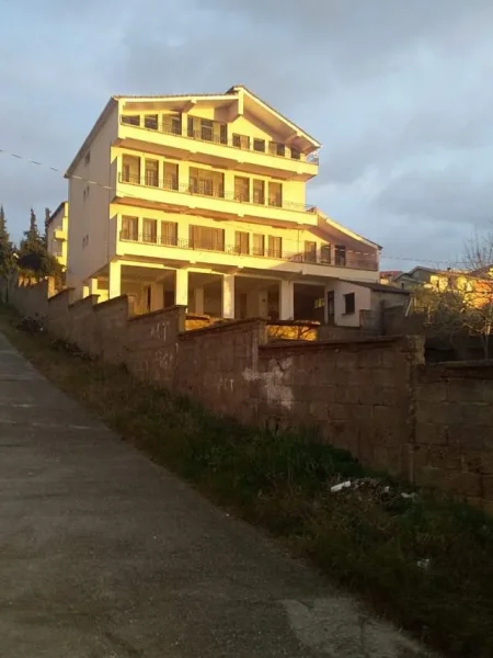 Durres, shitet shtepi 3+1+A+BLK Kati 4, 550 m² 500.000 Euro (Rr Arapaj, Plepa)