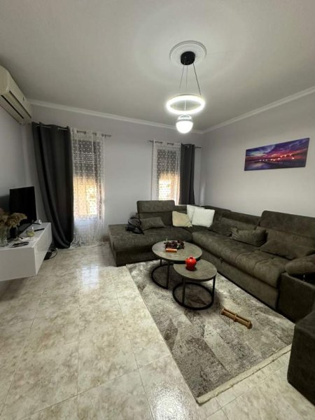Tirane, jap me qera apartament 3+1+A+BLK Kati 4, 109 m² 1.000 Euro Blloku