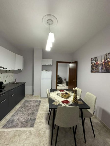 Tirane, jap me qera apartament 3+1+A+BLK Kati 4, 109 m² 1.000 Euro Blloku