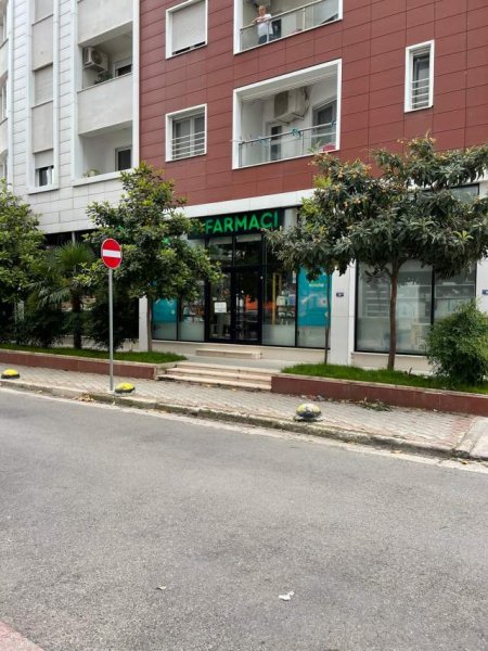 Tirane, jepet me qera ambjent biznesi Kati 0, 50 m² 1.000 Euro (Rruga Ndreko Rino)
