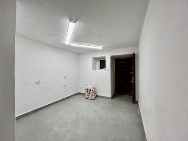 Tirane, jepet me qera ambjent biznesi Kati -1, 13 m² 350 Euro (Bulevardi Gjergj Fishta, prane Dr. se Policise)
