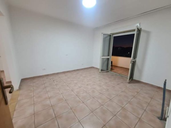 Tirane, jepet me qera ambient zyre Kati 8, 140 m² 705 Euro (prane Ministrise se Jashtme)