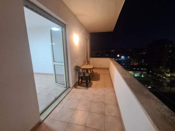 Tirane, jepet me qera ambient zyre Kati 8, 140 m² 705 Euro (prane Ministrise se Jashtme)