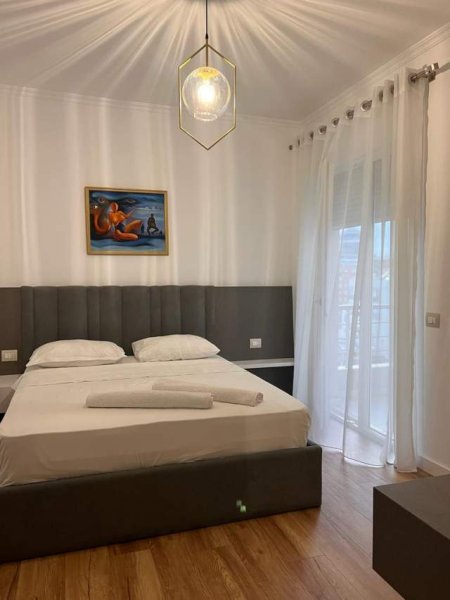 Tirane, jepet me qera apartament 2+1 Kati 8, 100 m² 1.100 Euro (Pazari i Ri)