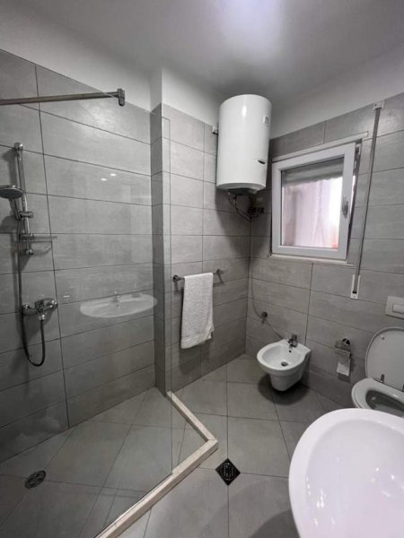 Tirane, jepet me qera apartament 2+1 Kati 8, 100 m² 1.100 Euro (Pazari i Ri)