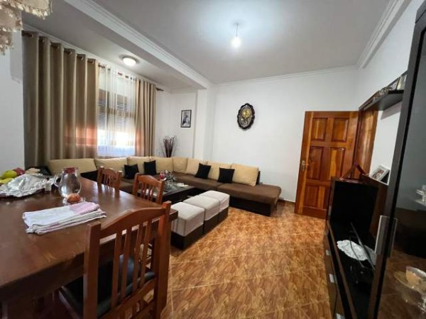 Tirane, shitet Vile Kati 1, 229 m² 320.000 Euro (ali demi)