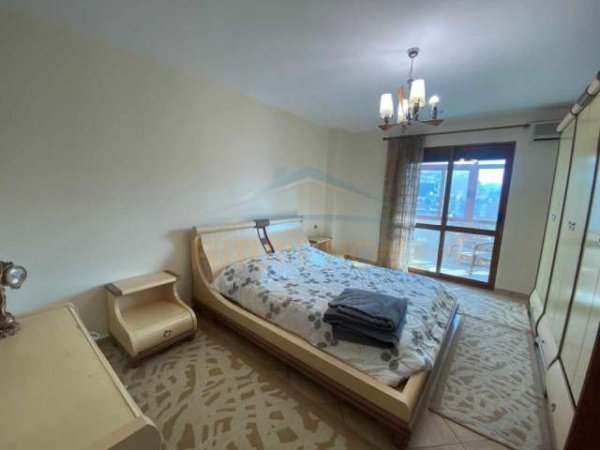 Tirane, jepet me qera apartament 3+1+BLK Kati 6, 145 m² 900 Euro (Stacioni Trenit)