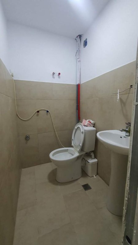 Tirane, jepet me qera ambjent biznesi Kati 0, 45 m² 35.000 Leke (Rr. Vace Zela, mbrapa Globe)