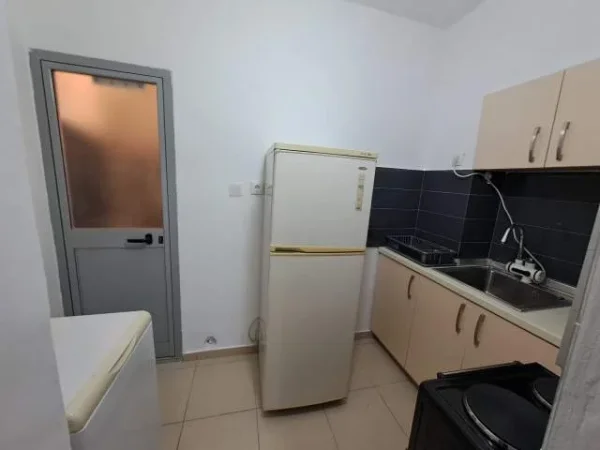Tirane, jepet me qera garsonier 1+1 Kati 1, 26 m² 250 Euro (Varri Bamit)