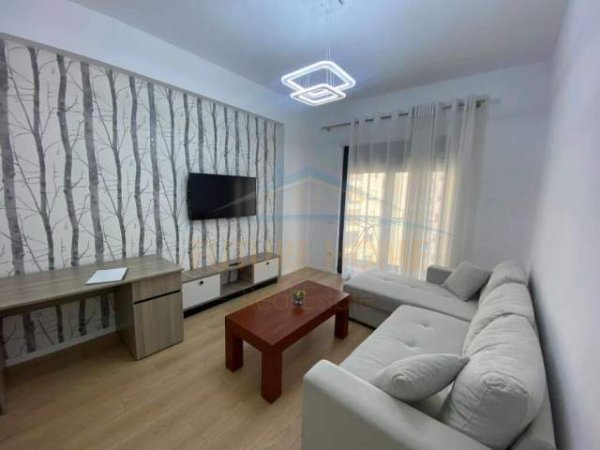 Tirane, jepet me qera apartament 1+1 Kati 5, 57 m² 500 Euro (Unaza re)