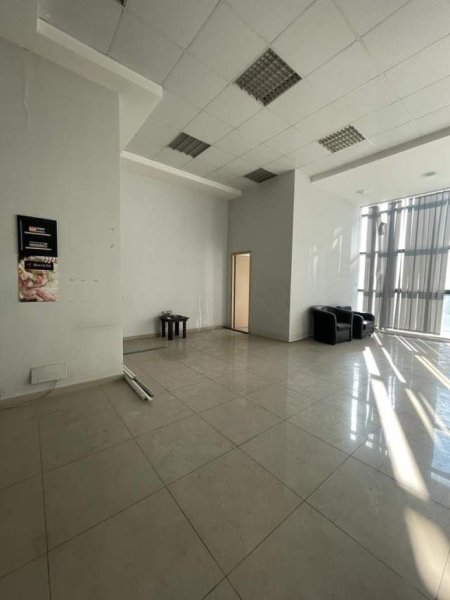 Tirane, jepet me qera zyre Kati 2, 120 m² 900 Euro (Kristal Center)