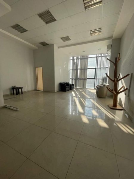Tirane, jepet me qera zyre Kati 2, 120 m² 900 Euro (Kristal Center)