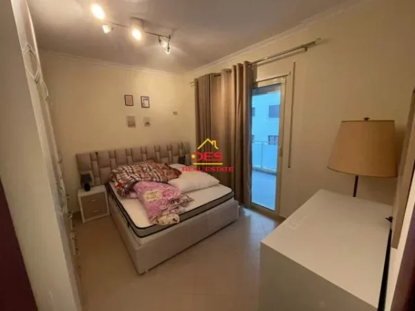 Vlore, jepet me qera apartament 2+1+BLK Kati 4, 110 m² 550 Euro (Rruga Murat Terbaci)