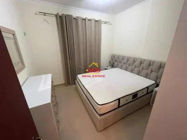 Vlore, jepet me qera apartament 2+1+BLK Kati 4, 110 m² 550 Euro (Rruga Murat Terbaci)