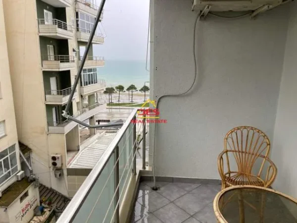 Vlore, jepet me qera apartament 2+1+BLK Kati 4, 110 m² 550 Euro (Rruga Murat Terbaci)