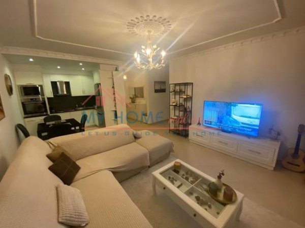 Tirane, jepet me qera apartament 2+1 Kati 6, 1.140 m² 700 Euro (Afer Syri Tv,)