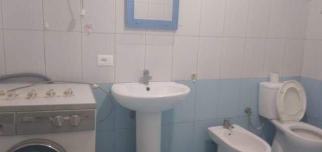 Tirane, jepet me qera Kati 8, 75 m² 35.000 Leke (Yzberisht)