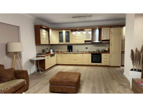 Tirane, jepet me qera apartament 3+1+BLK Kati 3, 130 m² 900 Euro (Vizion Plus, Don Bosko)