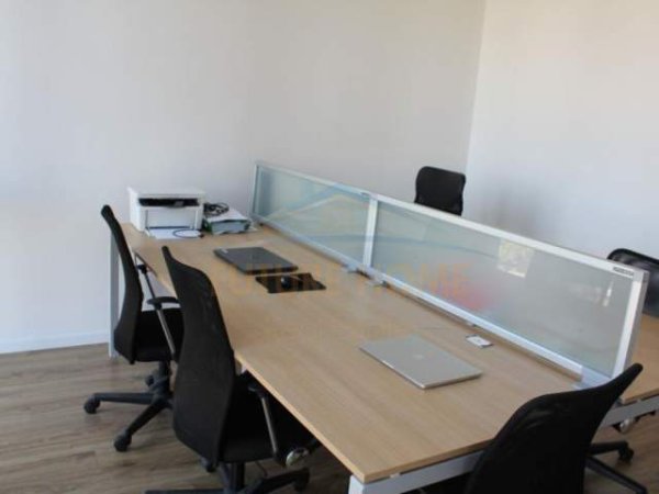 Tirane, jepet me qera apartament 3+1 Kati 4, 100 m² 1.000 Euro (Rruga e Elbasanit)