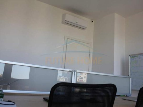 Tirane, jepet me qera apartament 3+1 Kati 4, 100 m² 1.000 Euro (Rruga e Elbasanit)