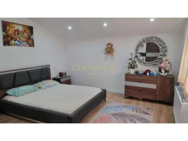 Tirane, jepet me qera Vile 4+1+BLK Kati 2, 780 m² 2.000 Euro (Vaqarr, Tirana)