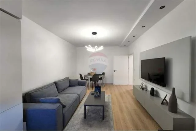 Tirane, jepet me qera apartament 1+1 70 m² 550 Euro