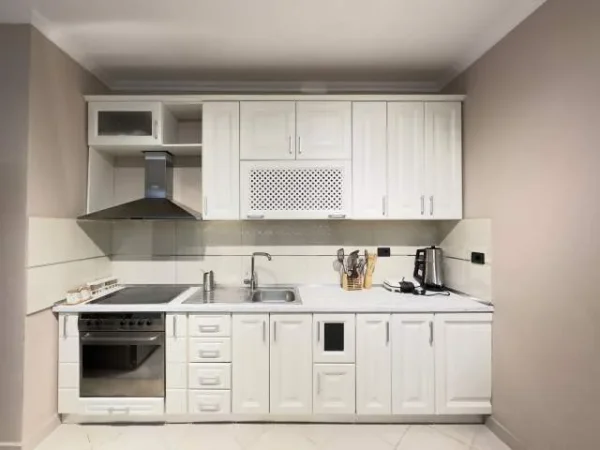 Cmimi e ka te perfshir taksen. Tirane, jepet me qera apartament 2+1+BLK Kati 5, 94 m² 580 Euro