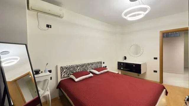 Cmimi e ka te perfshir taksen. Tirane, jepet me qera apartament 2+1+BLK Kati 5, 94 m² 580 Euro