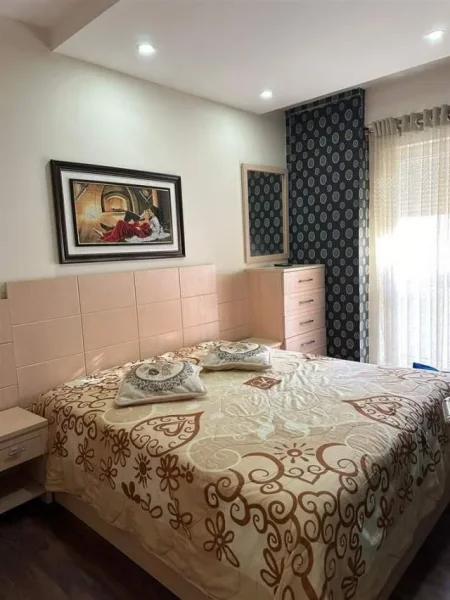 Tirane, jepet me qera apartament 3+1+BLK Kati 2, 90 m² 800 Euro (Kompleksi Kontakt)