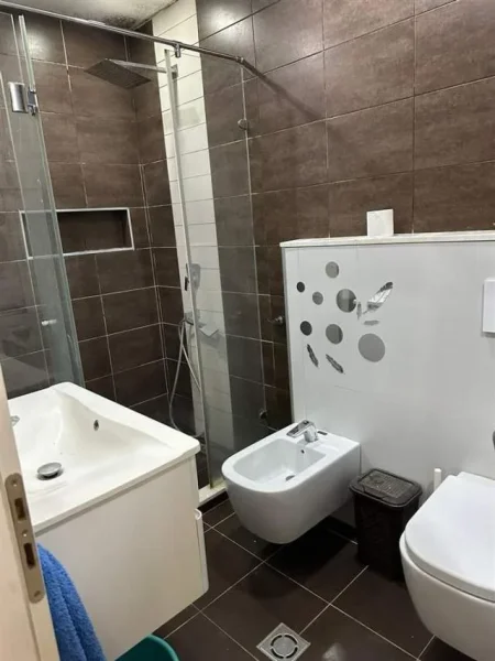 Tirane, jepet me qera apartament 3+1+BLK Kati 2, 90 m² 800 Euro (Kompleksi Kontakt)