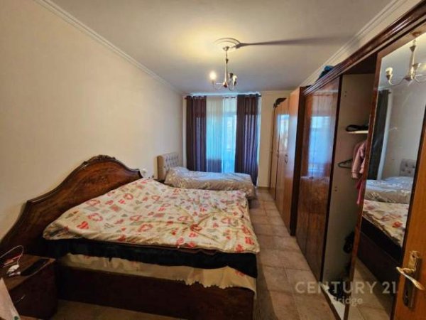 Tirane, shitet apartament 1+1 Kati 3, 84 m² 145.000 Euro (Komuna e Parisit)