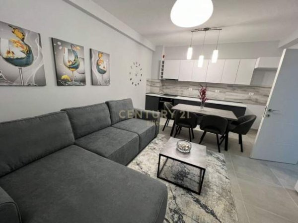 Tirane, jepet me qera apartament 1+1 Kati 4, 71 m² 500 Euro (Liqeni i Thate)